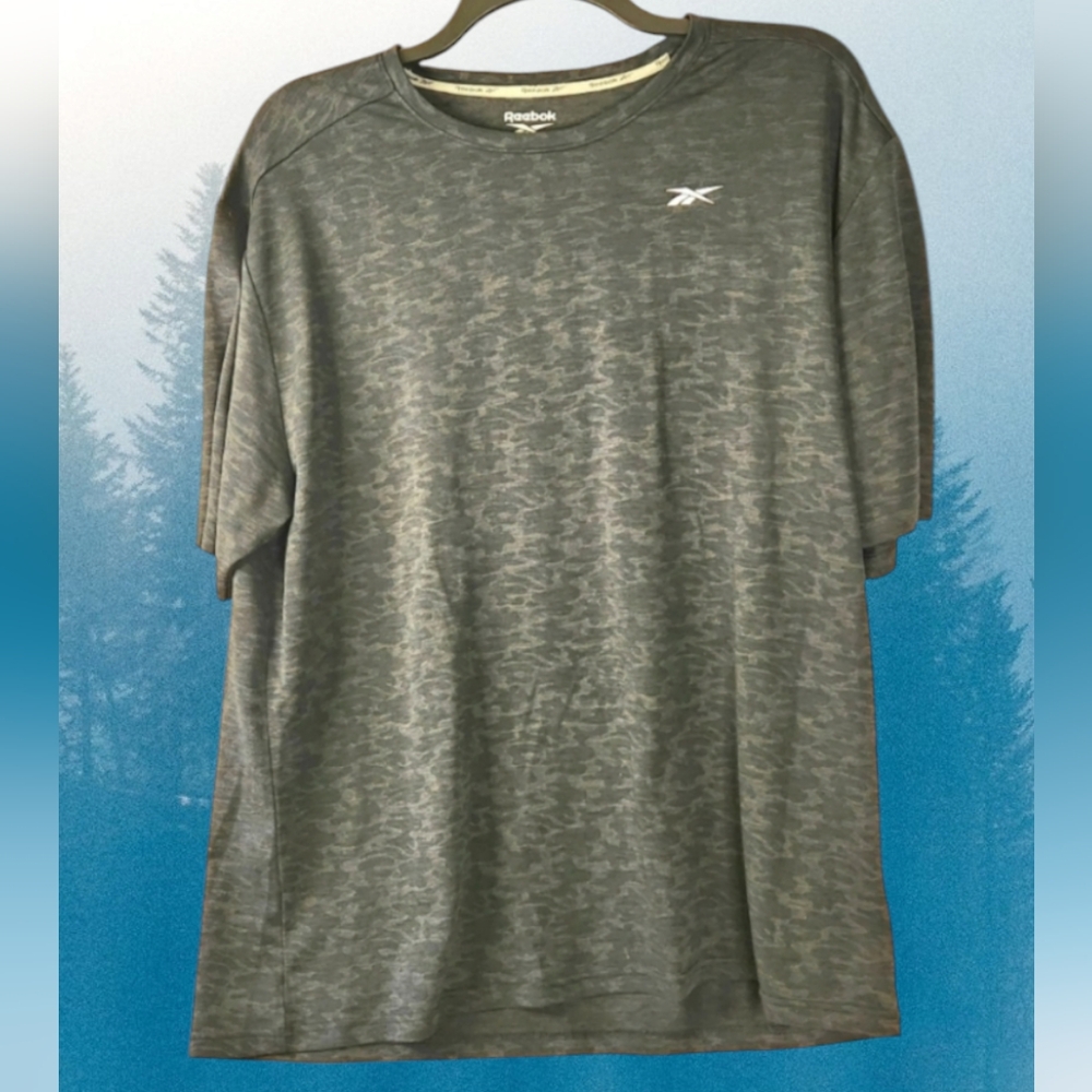 Preowned Reebok Dark Grey Camo Speed-wick Men’s 2XL Athletic Short Sleeve Tee